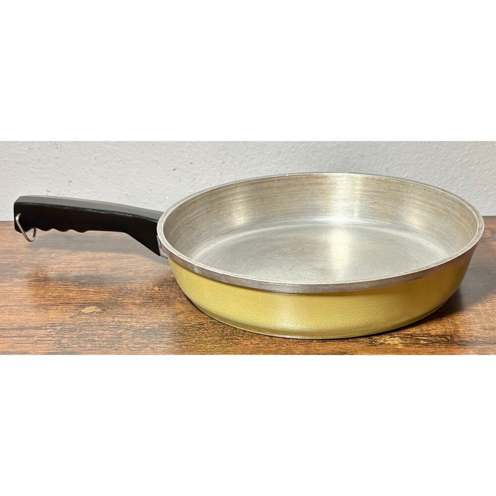 Vintage 1960s Club Cast Aluminum Skillet Harvest Gold 10”